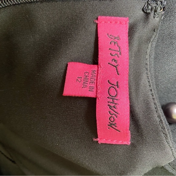 Betsey Johnson Black Crepe Dress w/ Pearl Shoulder‎ Detail Size 8 Cocktail Party - Picture 8 of 10